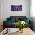 1Br Haven With Swift City Access By Hm